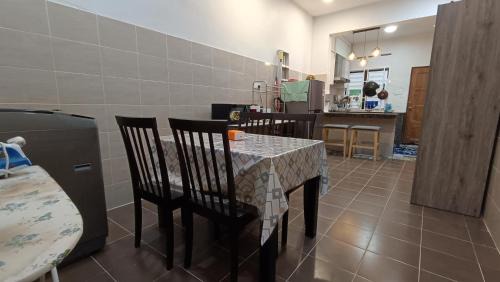 Kampung Gong Kapur House | Family-Friendly Stay at Alam Perdana, Kemaman Cukai