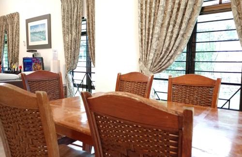 Alor Gajah Villa | Relax at Alamanda 864 with Private Pool & BBQ Experience