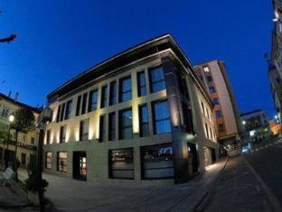 Soria Hotel | Discover Alameda Centro: 4-Star Comfort with Family Amenities