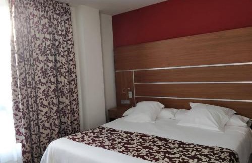 Soria Hotel | Discover Alameda Centro: 4-Star Comfort with Family Amenities