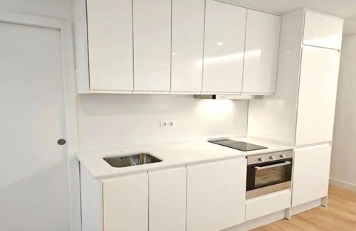 Ensanche Centro Apartment | Elegant Alameda Colón by HDC Apartments with Spa & Kitchen
