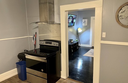 Historic Garderns House | Cozy Cardinal’s Nest with Kitchen Near Downtown San Antonio