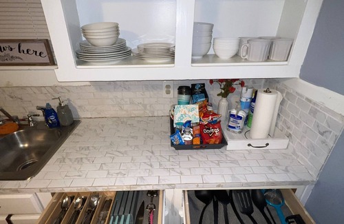 Historic Garderns House | Cozy Cardinal’s Nest with Kitchen Near Downtown San Antonio