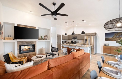 Joshua Tree House | Discover Alana House: Pool, Hot Tub & Walk to Hikes!
