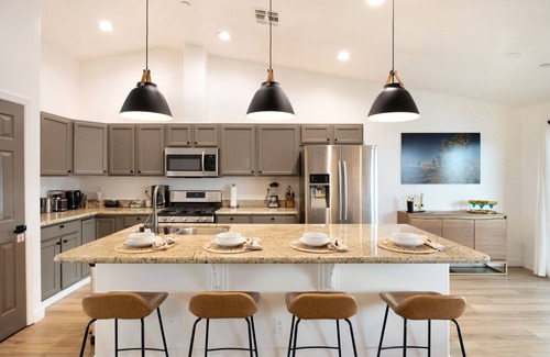 Joshua Tree House | Discover Alana House: Pool, Hot Tub & Walk to Hikes!