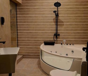 Nizwa House | Inviting Alaqur View Inn with Family-Friendly Amenities