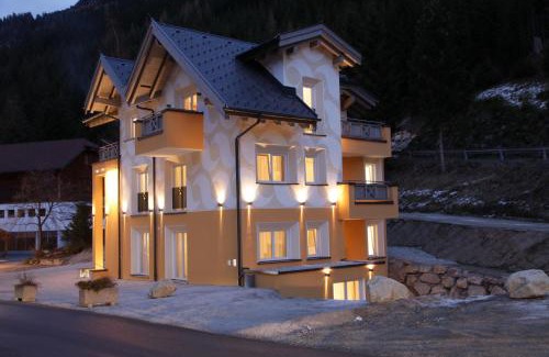 Ischgl Apartment | Pet and Child Friendly Alaska Apartment with 9.3/10 Reviews