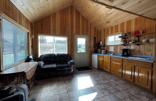 Sterling Cabin | Cozy Cabin #9: Pet-Friendly Escape Near the River