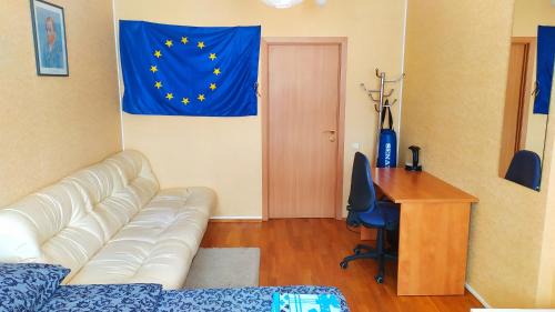 Dniprovs'kyi District Apartment | Discover Alaska Fox: Pet-Friendly Stay with Hot Tub