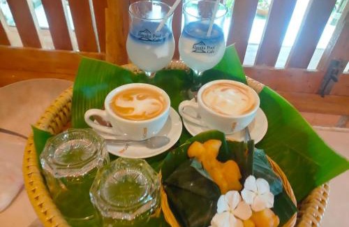 Lan Saka House | Relaxing Alaska Pool Cafe & Homestay with Top Amenities