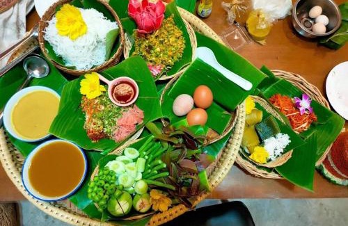 Lan Saka House | Relaxing Alaska Pool Cafe & Homestay with Top Amenities