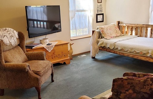 Wasilla Bed & Breakfast | Guest Rated 10/10: Alaska's Lake Lucille B&B Awaits