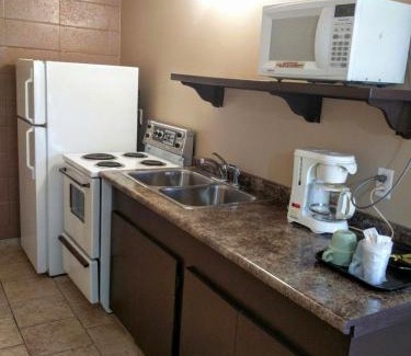 Fox Creek Hotel | Alaskan Motel