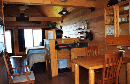Homer Cabin | Explore Alaskan Suites: Spa, Hot Tub & 9.6/10 Guest Rating