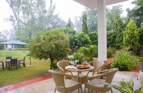 New Delhi Villa | Alaya Stays 3 BHK Pet friendly with Pvt Pool - Daffodil