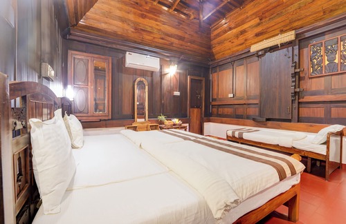 Mankombu Hotel | Alaya Stays Palm Dale by the Backwaters