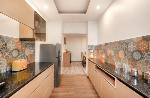Kumarhatti Apartment | Alaya Stays Pinnacle Hilltop 3BHK Apartment with Picturesque Balcony & Scenic Views