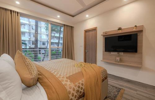 Kumarhatti Apartment | Alaya Stays Pinnacle Hilltop 3BHK Apartment with Picturesque Balcony & Scenic Views