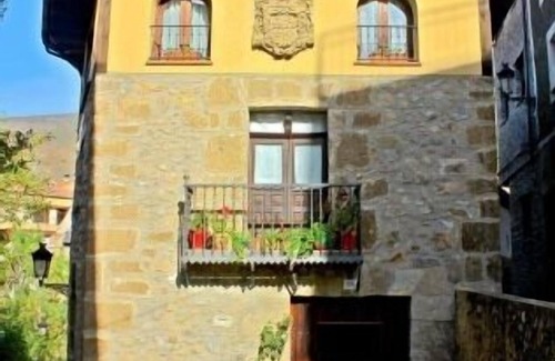 Anguiano Apartment | Guest Rated 10/10: Albín Apartment with Pool & Spa