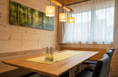 Gemarkung Oberdigisheim House | Relax at Alb Chalet: Pet-Friendly & Hot Tub Amenities