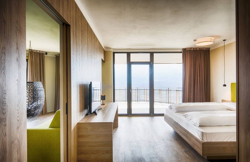 Termeno Sulla Strada del Vino Hotel | Discover Albergo Plattenhof: A 4-Star Retreat with Spa & Pool