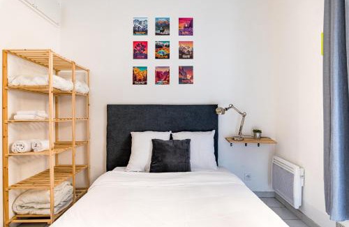 Centre Deux Apartment | Budget-Friendly Stay at Alba - 60's USA with Family Amenities