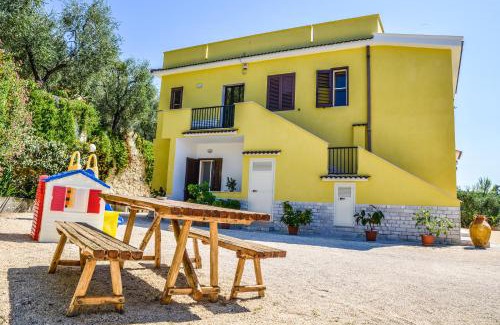 Montincello House | Pet-Friendly Alba Del Gargano Home with Hot Tub & Breakfast
