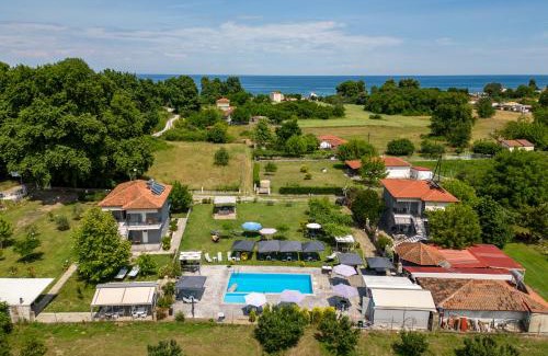 Leptokaria Apartment | Relaxing Getaway at Ntinas Village with Oceanfront Views