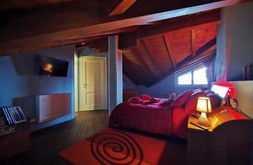 Carciano House | Inviting Alba sul lago B&B: Guest Rated 9.3 with Hot Tub