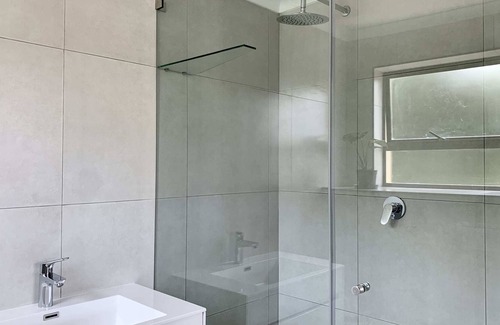 Robberg Beach Apartment | Alba Tramonto | 4 bed 3 bath - 100m Robberg Beach
