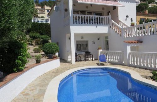 El Mas Fumats Villa | Discover Albacete31: Family-Friendly with Pool Access