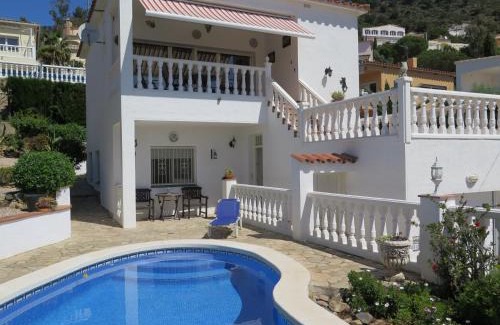 El Mas Fumats Villa | Discover Albacete31: Family-Friendly with Pool Access