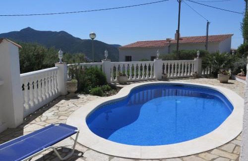 El Mas Fumats Villa | Discover Albacete31: Family-Friendly with Pool Access