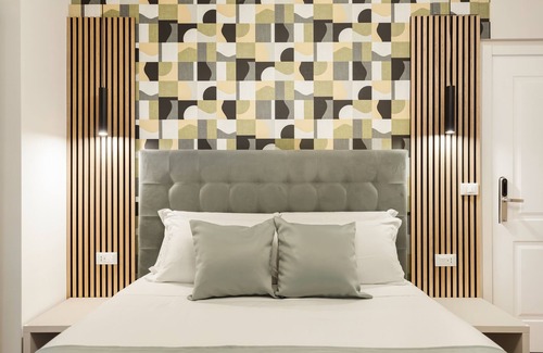 Universita House | Unwind at AlbaDea Déco & Jacuzzi - Rated 10/10 Stay!