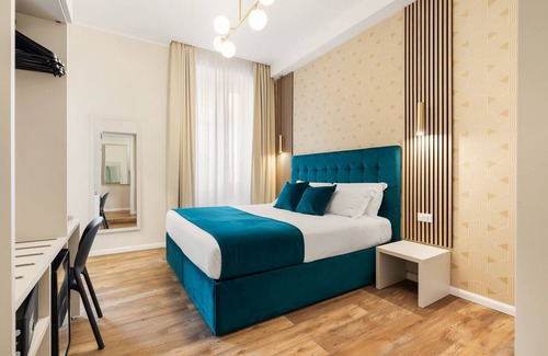 Universita House | Unwind at AlbaDea Déco & Jacuzzi - Rated 10/10 Stay!