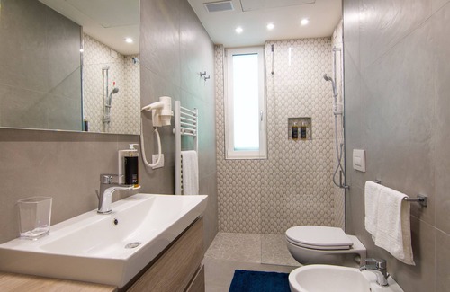 Cagnona House | Albana Suite: Newly Built Retreat Near Sea and City Center