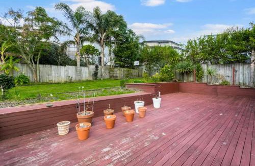 Fairview Heights House | Comfortable Albany Retreat with Kitchenette & Breakfast