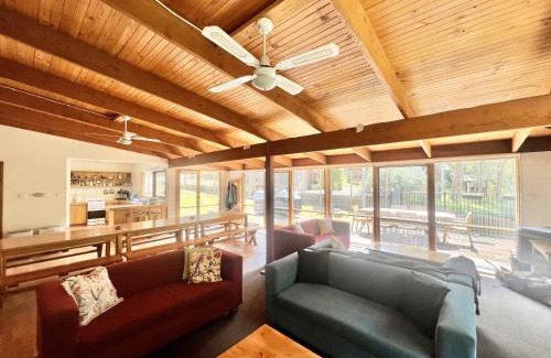 Sawmill Settlement Cabin | Albaski Lodge Room 4