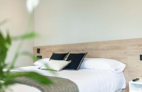Pontedeume Hotel | Inviting Albatros: Pet-Friendly Retreat with Top Amenities