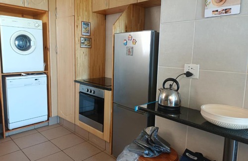 Amanzimtoti Apartment | Oceanfront Albatros: Family-Friendly Getaway with Views