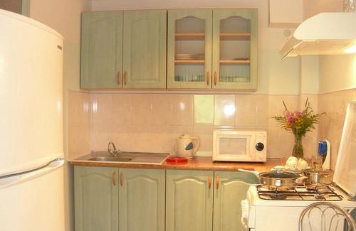 Kaunata House | Budget-Friendly Stay at Albatross with Hot Tub & Kitchen