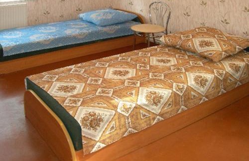 Kaunata House | Budget-Friendly Stay at Albatross with Hot Tub & Kitchen