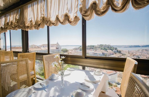 Alfama Hotel | Inviting Albergaria Senhora do Monte with Hot Tub & Breakfast