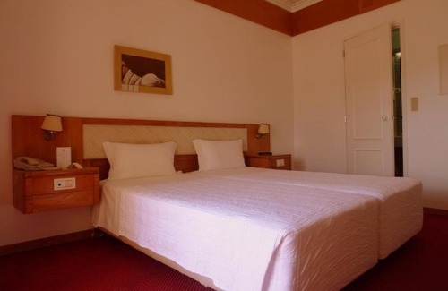 Alfama Hotel | Inviting Albergaria Senhora do Monte with Hot Tub & Breakfast