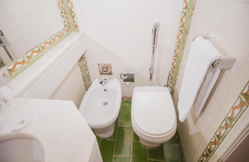 Alfama Hotel | Inviting Albergaria Senhora do Monte with Hot Tub & Breakfast