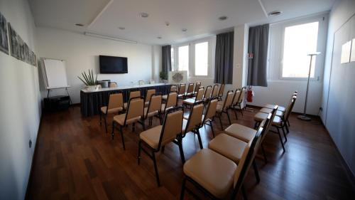 Lodi Hotel | Pet-Friendly Stay at Albergo Anelli with Family Amenities