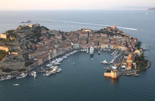 Portoferraio Old Town Hotel | Cozy Albergo Ape Elbana: Family-Friendly & Pet-Friendly Stay