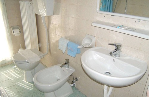 Reggio nell'Emilia Hotel | Pet-Friendly Albergo Ariosto with Family Amenities