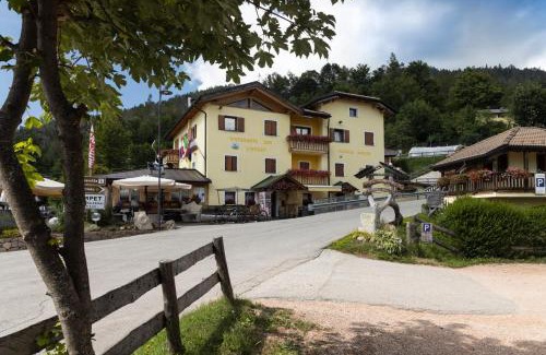 Vetriolo Terme Hotel | Oceanfront Haven at Albergo Aurora with Spa & Hot Tub