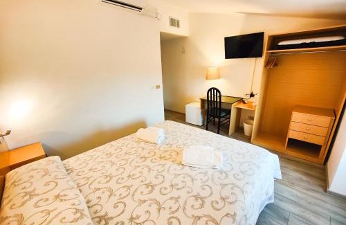 Crociale Hotel | Pet-Friendly Albergo B&B Tenesi with Ocean Views & Pool